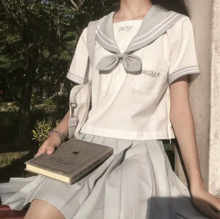 银河不曾拥抱月亮